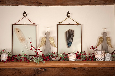 THE_FREETH_HEREFORDSHIRE_KITCHEN_DINER__ANGELS_BERRIES_AND_GLASS_FRAMED_FEATHER_HANGINGS_ON_MANTELPI