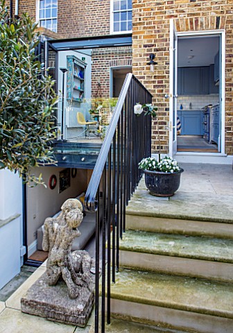 LONDON_HOUSE_DESIGNED_BY_JULIE_SIMONSEN_STEPS_FROM_KITCHEN_LEADING_DOWN_INTO_GARDEN