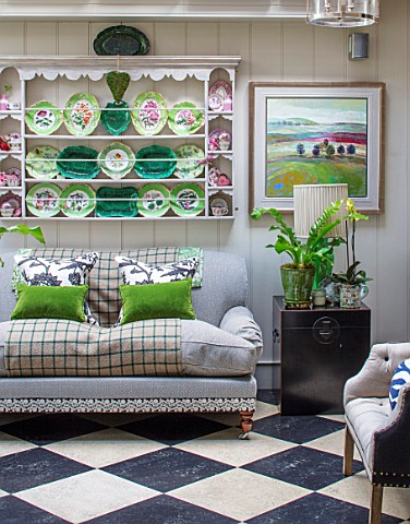 BUTTER_WAKEFIELD_HOUSE_LONDON_THE_CONSERVATORY_WITH_FERNS_AND_GREEN_CUSHIONS_SEATS_SEATING_FURNITURE