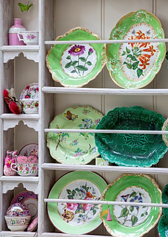 BUTTER_WAKEFIELD_HOUSE_LONDON_THE_CONSERVATORY__PLATES_WALL_CUPBOARD