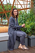 CHELSEA FLOWER SHOW 2017: CITY LIVING GARDEN DESIGNED BY KATE GOULD. KATE GOULD ON HER ROOF TERRACE