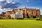 HAZELBY HOUSE, BERKSHIRE: LAWN, CONSERVATORY, SUMMER