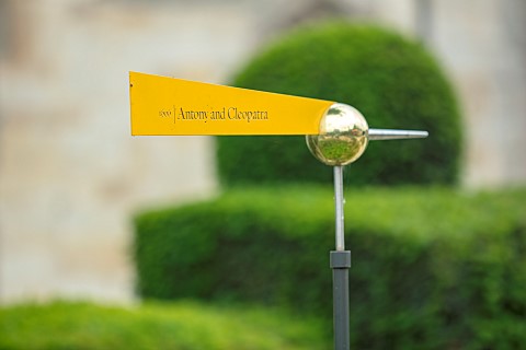 SHAKESPEARES_NEW_PLACE_STRATFORDUPONAVON_YELLOW_SIGN_WITH_ANTHONY_AND_CLEOPATRA_WRITTEN_ON_IT