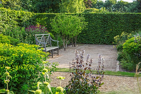 THE_OLD_RECTORY_QUINTON_NORTHAMPTONSHIRE_DESIGNER_ANOUSHKA_FEILER_WOODEN_BENCH_SEAT_AND_BOULES_COURT