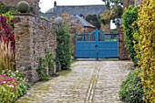 PETTIFERS, OXFORDSHIRE: BLUE WOODEN GATES, DRIVE, FALL, AUTUMN, LATE, SUMMER, PATH, ENGLISH, COUNTRY, GARDEN