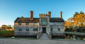 BADDESLEY CLINTON, WARWICKSHIRE: THE NATIONAL TRUST- CHRISTMAS, 15TH AND 16TH CENTURY MOATED MANOR HOUSE. SUNRISE, DECEMBER