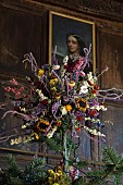 BADDESLEY CLINTON, WARWICKSHIRE: THE NATIONAL TRUST- CHRISTMAS, 15TH AND 16TH CENTURY MOATED MANOR HOUSE. CHRISTMAS TREE TOP, DRIED FLOWERS, HELICHRYSUM, LARKSPUR, SUNFLOWERS