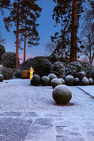 MORTON_HALL_WORCESTERSHIRE_WINTER__FROST_SNOW_CLIPPED_TOPIARY_BOX_BALLS_STATUE_NIGHT_MOONLIGHT_COLD_