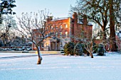 MORTON HALL, WORCESTERSHIRE: WINTER - VIEW OF HOUSE FROM PARKLAND, FROST, SNOW, COLD, DECEMBER, ENGLISH, COUNTRY, GARDEN, SUNRISE, DAWN, LIGHT