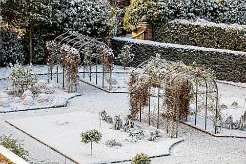 MORTON_HALL_WORCESTERSHIRE_WINTER__POTAGER_KITCHEN_ARCHES_FRAMES_BEDS_FROST_SNOW_COLD_DECEMBER_ENGLI
