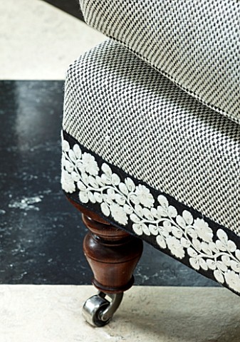 BUTTER_WAKEFIELD_HOUSE_LONDON_CONSERVATORY__DETAIL_ON_SETTEE