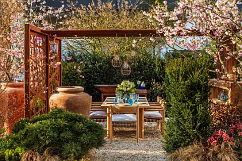 ASCOT_SPRING_GARDEN_SHOW_GARDEN_DESIGNED_BY_KATE_GOULD_TABLE_CHAIRS_TERRACOTTA_CONTAINER_CORTEN_STEE