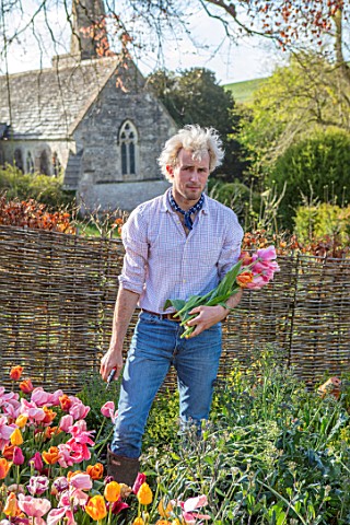 THE_OLD_PARSONAGE_DORSET_OWNER_CHARLIE_MCCORMICK_PICKING_TULIPS_IN_THE_CUTTING_GARDEN