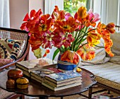 THE OLD PARSONAGE, DORSET: THE SITTING ROOM WITH JUG OF TULIPS PICKED FROM THE GARDEN. INTERIOR, LIVING ROOM, DISPLAY, DECORATIVE, HOME, COLOURFUL, ORANGE FLOWERS