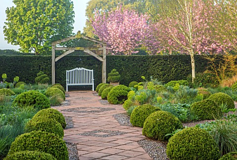 MITTON_MANOR_STAFFORDSHIRE_PATH_SEATING_CLIPPED_TOPIARY_BOX_BUXUS_SPRING_HEDGES_SYMMETRY_FORMAL_ENGL