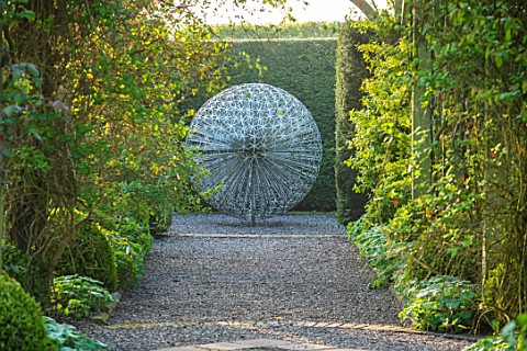 MITTON_MANOR_STAFFORDSHIRE_PATH_TOPIARY_AVENUE_FORMAL_COUNTRY_BOX_TOPIARY_HEDGES_HEDGING_EVERGREEN_S