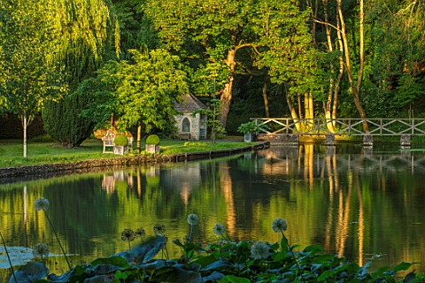 ABLINGTON_MANOR_GLOUCESTERSHIRE_REFLECTIONS_IN_RIVER_COLN_LAWN_SUMMERHOUSE_SUMMER_HOUSE_WOODEN_BENCH