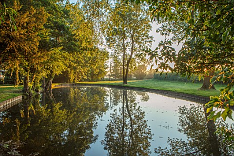 MITTON_MANOR_STAFFORDSHIRE_THE_POOL_REFLECTIONS_WATER_POND_LAKE