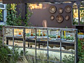 TANYA SOUTHWORTH GARDEN, LONDON, DESIGNER ANOUSHKA FEILER: ANTIQUE MIRROR, TABLE, BENCHES, SMALL, FORMAL, TOWN, URBAN, REFLECTED, REFLECTIONS, MIRRORS, RENDERED WALLS
