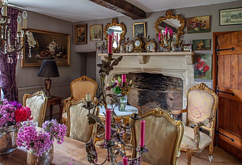 PYTTS_HOUSE_OXFORDSHIRE_THE_DINING_ROOM_DINING_TABLE_CHAIRS_CANDELABRAS_MIRROR_FIREPLACE