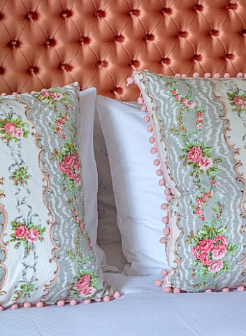 PYTTS_HOUSE_OXFORDSHIRE_BEDROOM_PINK_ROSE_BED_HEAD_CUSHIONS