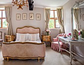 PYTTS HOUSE, OXFORDSHIRE: PINK BEDROOM, MIRROR
