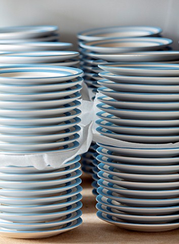 ALHAM_FARM_SOMERSET_CORNISHWARE_THE_POTTERY__CORNISHWARE_BLUE_AND_WHITE_STRIPED_HAND_PAINTED_PLATES
