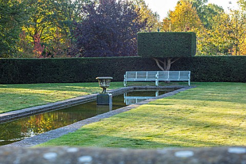 RADCOT_HOUSE_OXFORDSHIRE_THE_LONG_POND_YEW_HEDGES_HEDGING_POOL_CANAL_AUTUMN_REFLECTIONS_REFLECTED_ST