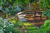 RADCOT HOUSE, OXFORDSHIRE: GRASS PATH LEADING TO WOODEN SEAT, BENCH IN WOODLAND, SEATING, BENCHES, SEATS