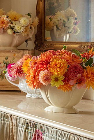 FLOWERS_FROM_THE_FARM_MARBURY_HALL_DESIGNER_SOFIE_PATONSMITH_FLOWER_ROOM__CONSTANCE_SPRY_VASES_WITH_