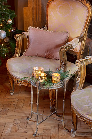 PYTTS_HOUSE_OXFORDSHIRE_DINING_ROOM__CHAIR_CANDLES_ON_SMALL_TABLE_CHRISTMAS