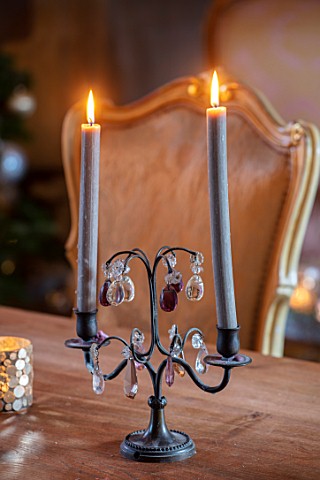 PYTTS_HOUSE_OXFORDSHIRE_DINING_ROOM__CANDLES_ON_TABLE_CHRISTMAS