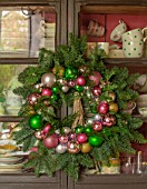 PYTTS HOUSE, OXFORDSHIRE: KITCHEN, CHRISTMAS: WREATH ON KITCHEN CABINET