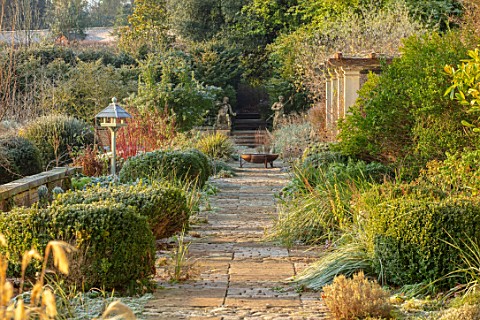 MALVERLEYS_HAMPSHIRE_WINTER_FROST_FROSTY_TERRACE_HOUSE_LAWN_PAVING_PATHS_STATUES_BIRDHOUSE
