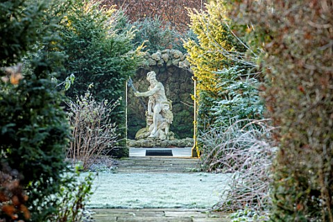 MALVERLEYS_HAMPSHIRE_WINTER_FROST_FROSTY_HEDGES_FORMAL_SCULPTURE_STATUE_NEPTUNE_GROTTO_BY_SIMON_PETI