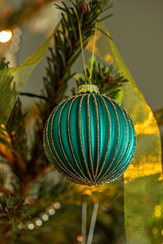 BUTTER_WAKEFIELD_HOUSE_LONDON_CHRISTMAS__BLUE_BAUBLE_DECORATION