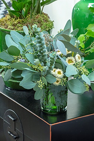 BUTTER_WAKEFIELD_HOUSE_LONDON_CHRISTMAS__THE_GARDEN_ROOM__EUCALYPTUS_DECORATION_IN_CONTAINER