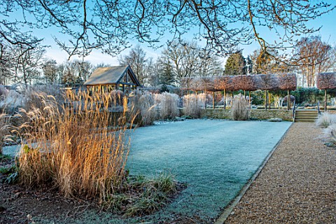 THE_OLD_RECTORY_QUINTON_NORTHAMPTONSHIRE_DESIGNER_ANOUSHKA_FEILER_GRASSES_FROST_WINTER_PATH_LAWN_CAR