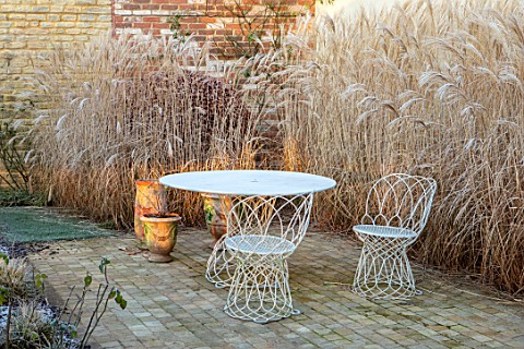 THE_OLD_RECTORY_QUINTON_NORTHAMPTONSHIRE_DESIGNER_ANOUSHKA_FEILER_FROST_WINTER_TABLE_CHAIRS_MISCANTH