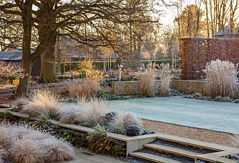 THE_OLD_RECTORY_QUINTON_NORTHAMPTONSHIRE_DESIGNER_ANOUSHKA_FEILER_LAWN_GRASSES_HEDGES_STEPS_FROST_WI