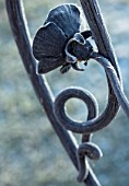 THE OLD RECTORY, QUINTON, NORTHAMPTONSHIRE: DESIGNER ANOUSHKA FEILER: DETAIL OF HAND MADE RAILING ON GARDEN STEPS BY MICHELLE PARKER. ORNAMENT, ORNAMENTAL, FORST, WINTER