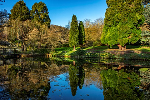 LITTLE_MALVERN_COURT_WORCESTERSHIRE_REFLECTIONS_IN_THE_LAKE_SPRING