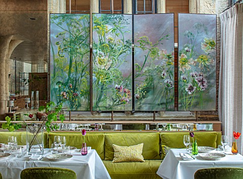GRAVETYE_MANOR_SUSSEX_SPRING_APRIL_COUNTRY_GARDEN_THE_DINING_ROOM__BOTANICALLY_INSPIRED_HAND_PAINTED