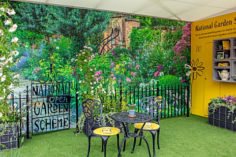 NATIONAL_GARDENS_SCHEME_STAND_AT_THE_CHELSEA_FLOWER_SHOW_2019__PHOTO_OF_MORTON_HALL_BY_CLIVE_NICHOLS