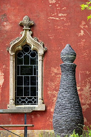 PAINSWICK_ROCOCO_GARDEN_GLOUCESTERSHIRE_ART_UNBOUND_THE_RED_HOUSE_SCULPTURE_PERFUME_BOTTLE_BY_JOE_AN