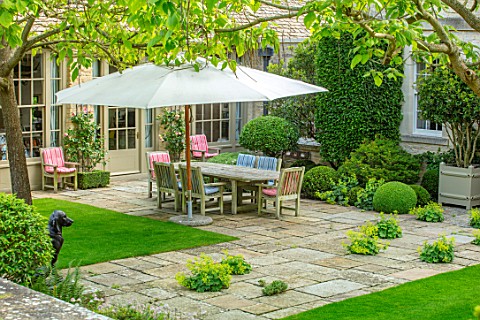 WINSON_MANOR_GLOUCESTERSHIRE_PATIO_TERRACE_SUMMER_TABLE_CHAIRS_CUSHIONS_ENTERTAINING_DINING_ROSES_CA