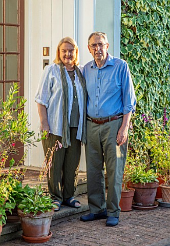 WATERDALE_WEST_MIDLANDS__OWNERS_ANNE_AND_BRIAN_BAILEY_BEISDE_THE_FRONT_DOOR_OF_THEIR_HOUSE