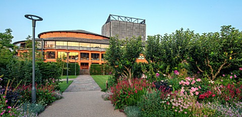 GLYNDEBOURNE_EAST_SUSSEX_BORDERS_WITH_OPERA_HOUSE