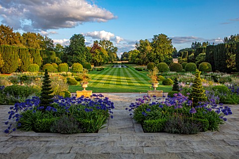PRIVATE_GARDEN_GLOUCESTERSHIRE__DESIGNER_ANGEL_COLLINS_TERRACE_WITH_AGAPANTHUS_NAVY_BLUE_GRASS_WALK_