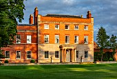 MORTON HALL GARDENS, WORCESTERSHIRE: THE HALL IN MORNING LIGHT, AUGUST